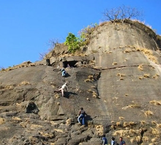 Hadsar Fort, Pune, Maharashtra - Vushii.com Hadsar Fort, Pune, Maharashtra - Vushii.com